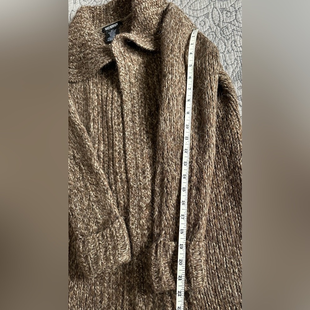 Elegant Holt Renfrew Wool-Blend Luxury Knit Cardigan - Picture 7 of 9